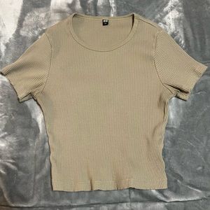 UNIQLO t-shirt | small | green